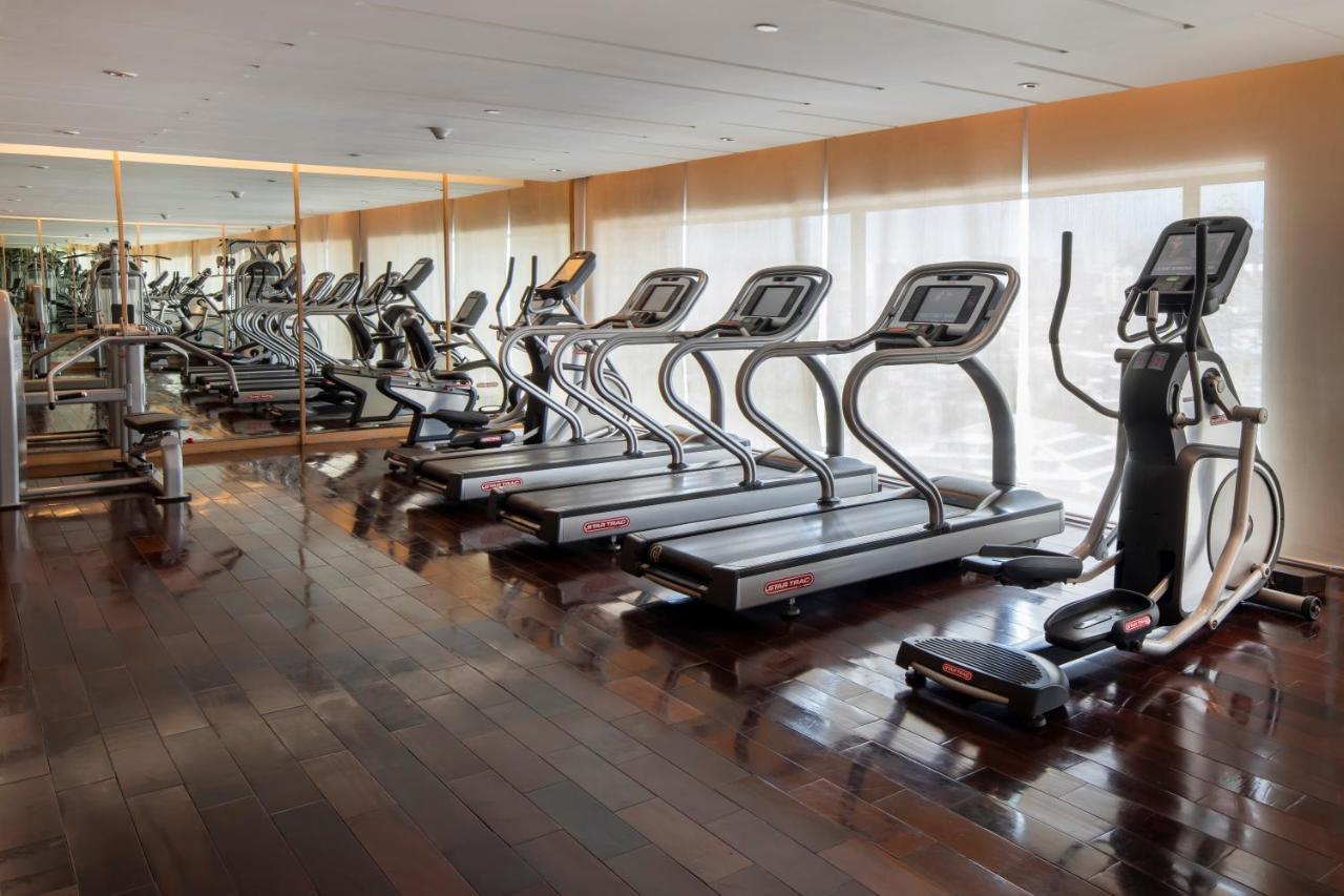 Holiday Inn Mumbai International Airport By Ihg 外观 照片 A row of treadmills