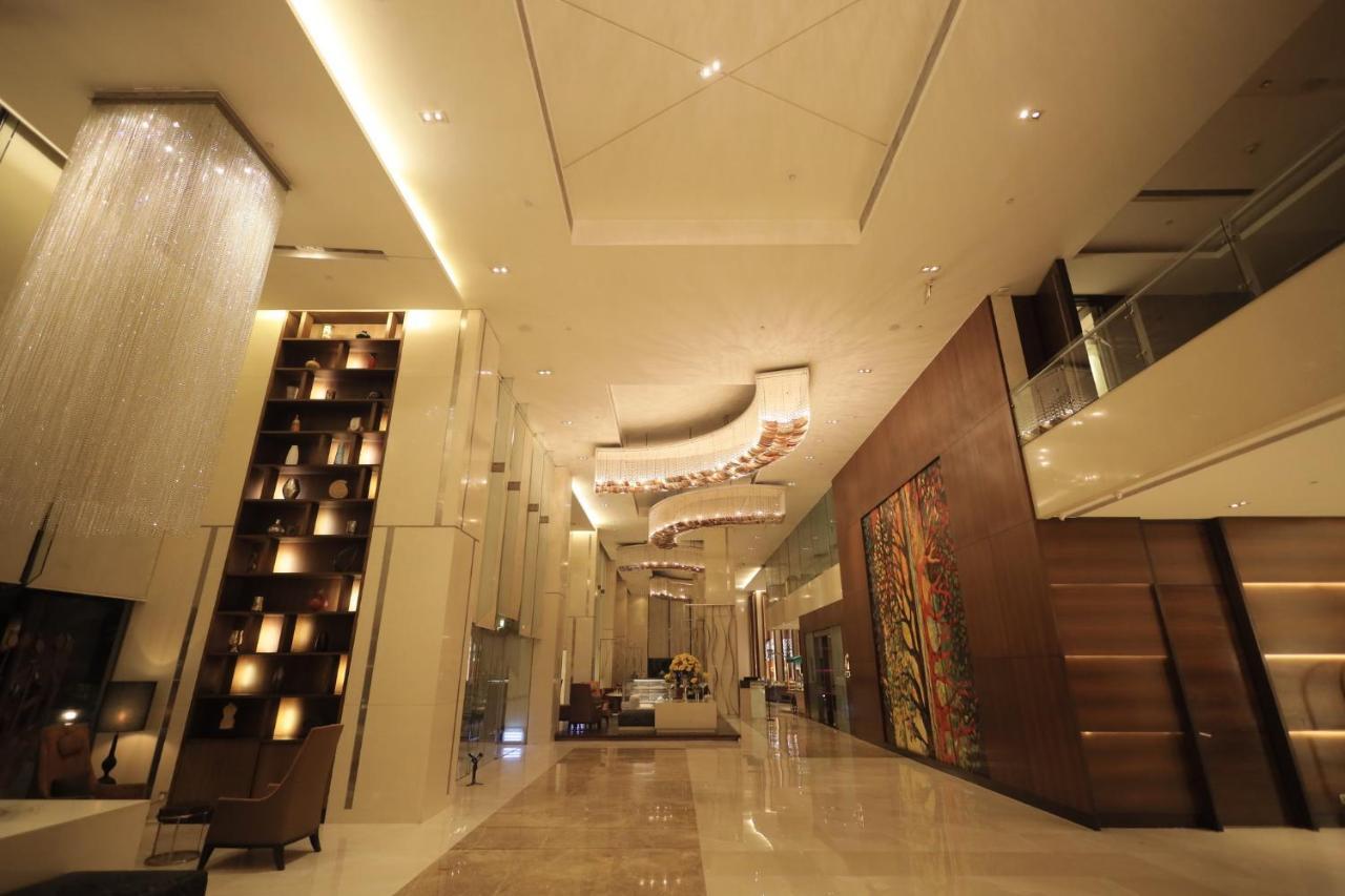 Holiday Inn Mumbai International Airport By Ihg 外观 照片 The lobby of the hotel